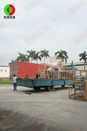 上海客戶定制的渦流洗菜機及相關(guān)生產(chǎn)線組合設(shè)備發(fā)貨了...