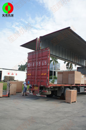 海外訂單逐步回暖,客戶大批蔬果處理加工設(shè)備裝車發(fā)往海關(guān)出貨！