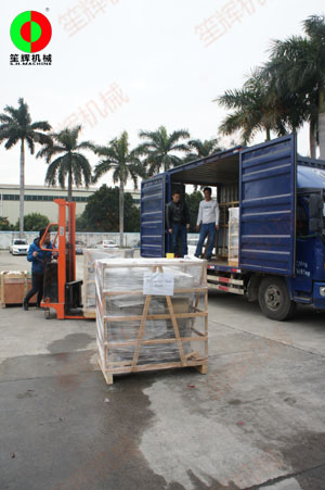 魚蝦采肉機(jī)和一批蔬果類食品加工處理機(jī)械裝車出貨！