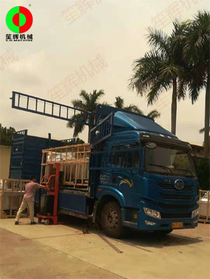 客戶訂購(gòu)的多臺(tái)氣泡洗菜機(jī)裝車發(fā)貨，按期交付！