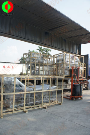 某地經(jīng)銷商定購的無損洗菜機、氣泡洗菜機及渦流清洗線由兩部專車發(fā)貨！