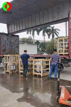 削皮機(jī)、切菜機(jī)、薯?xiàng)l機(jī)等一批蔬果加工設(shè)備發(fā)往海南?？?！