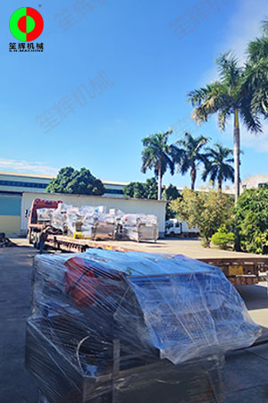 兩條蔬果清洗加工設(shè)備線裝車(chē)交付上海客戶(hù)！